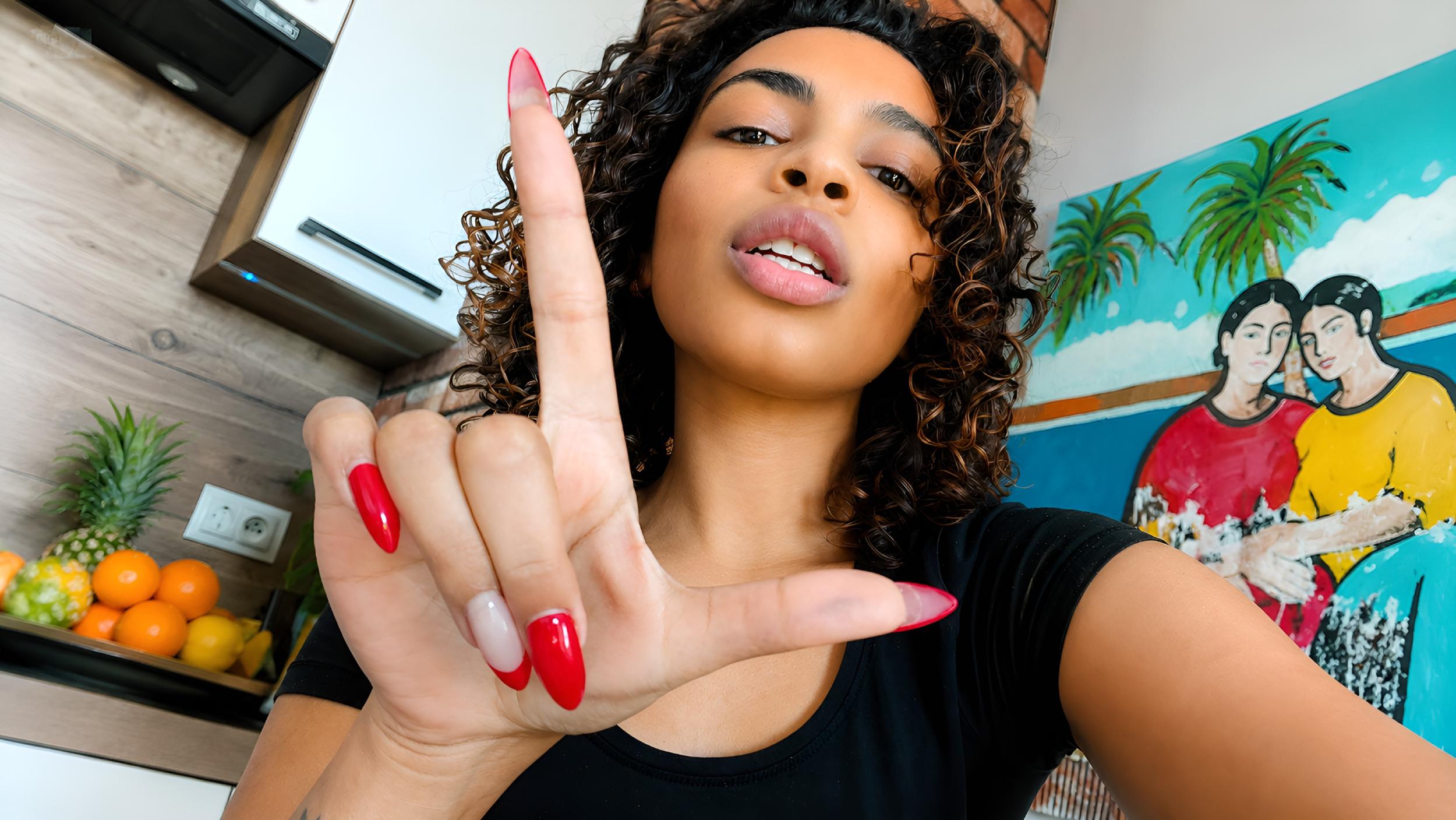 Lady Mahogany fake using father size insecurities to mock BDSM submissives